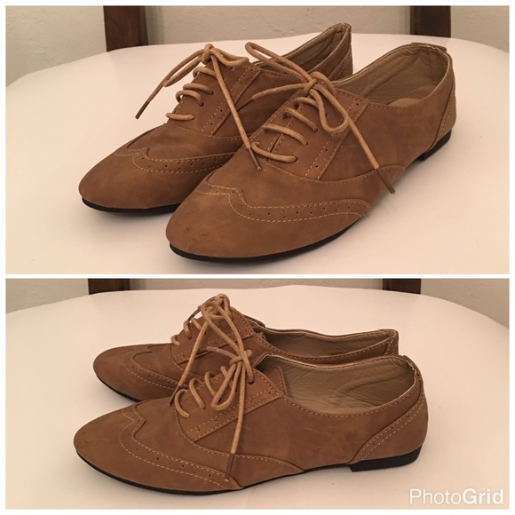 Tan wingtip lace up oxfords size 7 NWOT