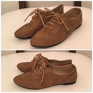 Tan wingtip lace up oxfords size 7 NWOT