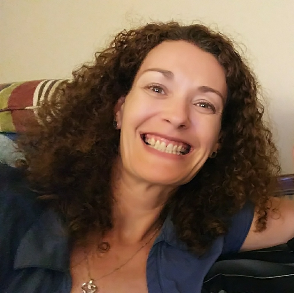 Meet your Posher, Larissa