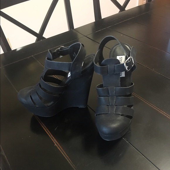 Steve Madden black wedges. Size 6 1/2 - Picture 1 of 2