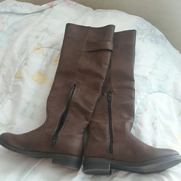 Boots - Picture 2 of 4