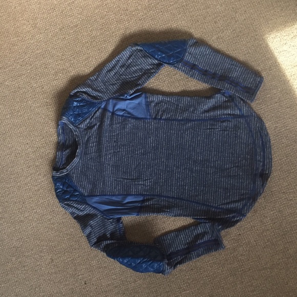 Lululemon running shirt