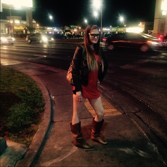 Meet your Posher, Cassie - Picture 3 of 4