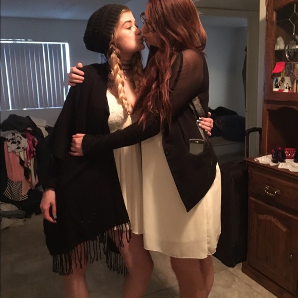 Meet your Posher, Cassie - Picture 4 of 4