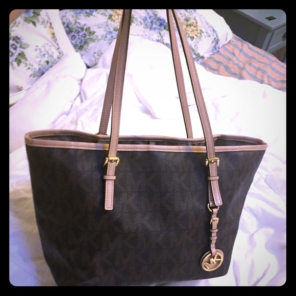 Michael kors medium sized tote- great condition-