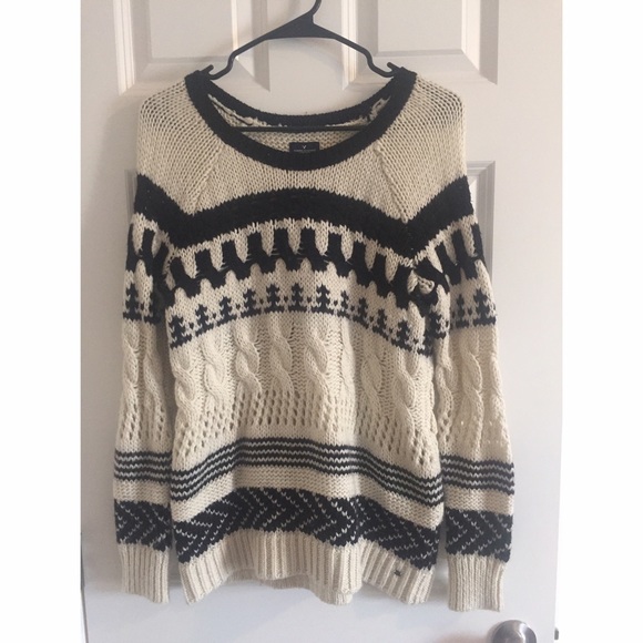 American Eagle Outfitters Knit Sweater (Size S)