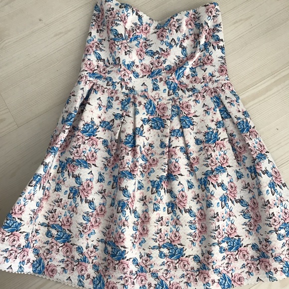 Strapless dress