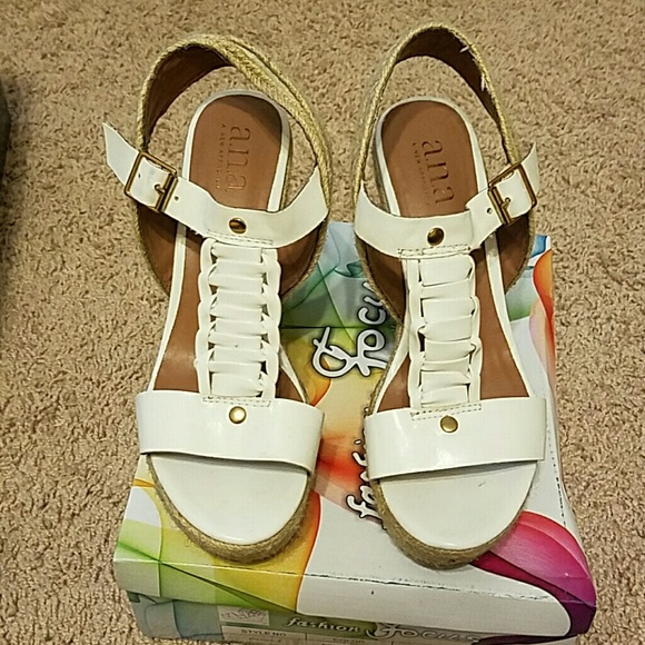 White colored wedges
