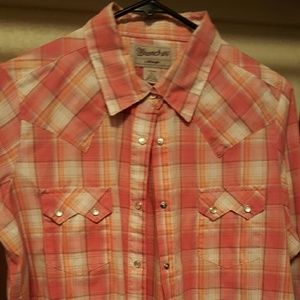 Wrangler pearl snap sz xl. Buy today or tossing