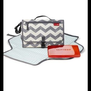 Skip hop changing station