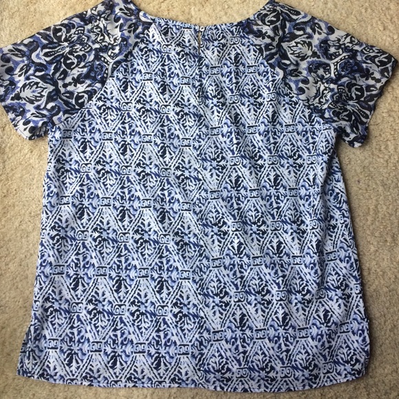 Forever 21 🍀 patterned top - Picture 4 of 4