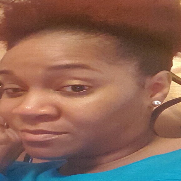 Meet your Posher, Stephanie - Picture 1 of 1