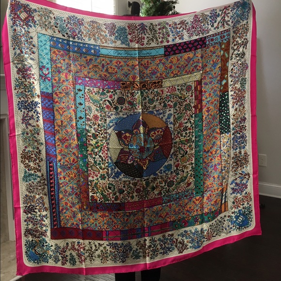 🌟NWT Authentic HERMES Hermès Carré Silk Scarf - LA Maison  Authentic NWT Hermes scarf