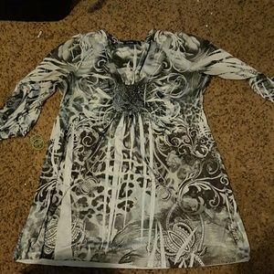 Gray and white 3/4 sleeve