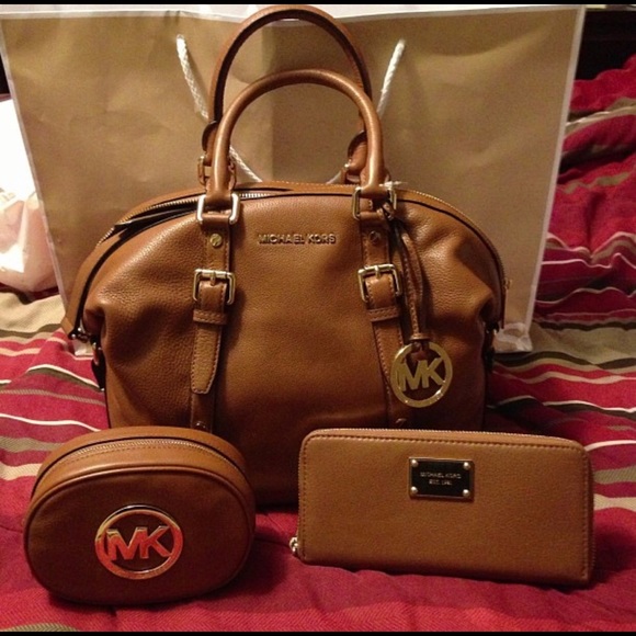 Michael Kors Purse, wallet and makeup case