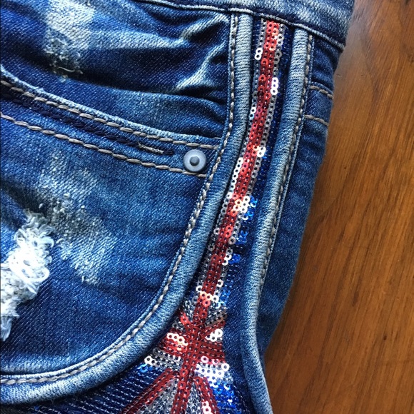 Shorts - Picture 2 of 3