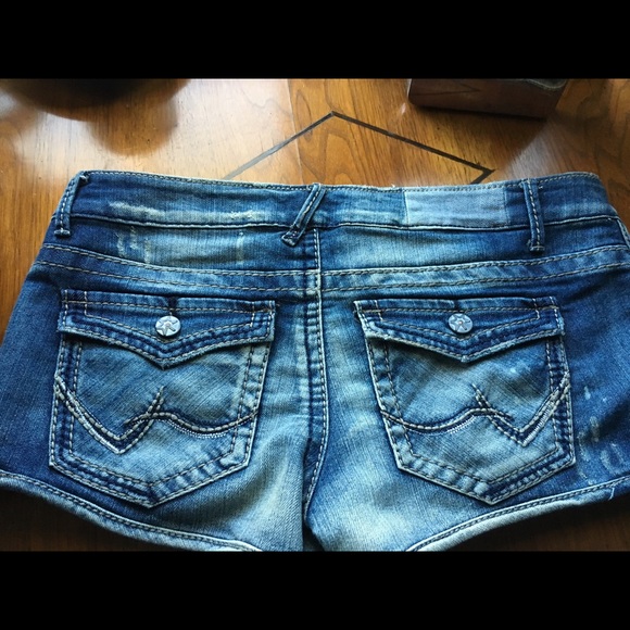 Shorts - Picture 3 of 3