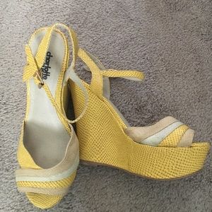 Yellow wedges