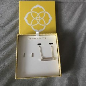 KENDRA SCOTT SET SALE!!
