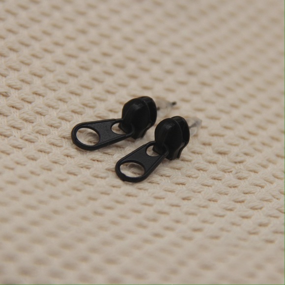 Zipper Earrings Trendy - Picture 3 of 3