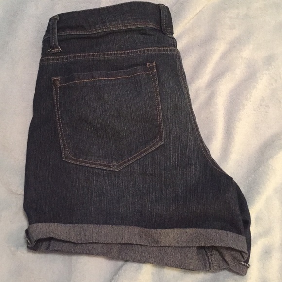 Shorts - Picture 3 of 3