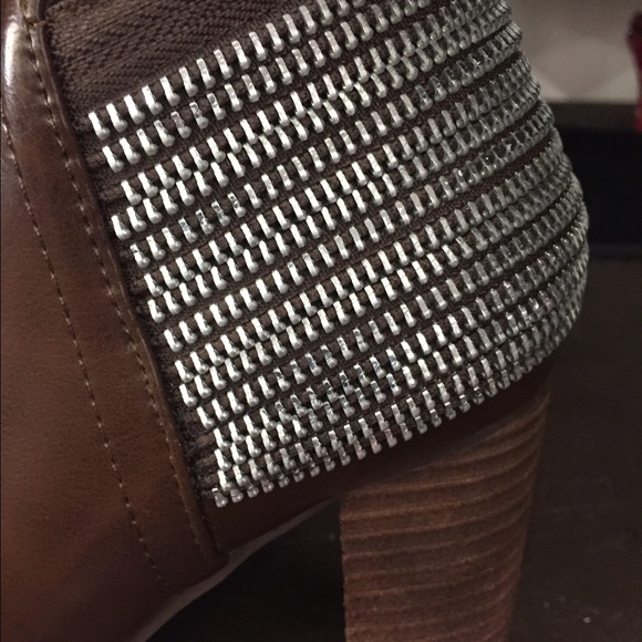 Boots - Picture 4 of 4