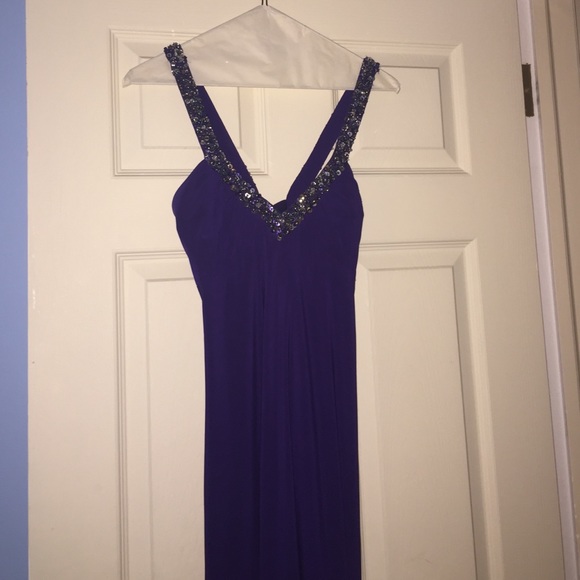 FORMAL DRESS/GOWN - Picture 3 of 3