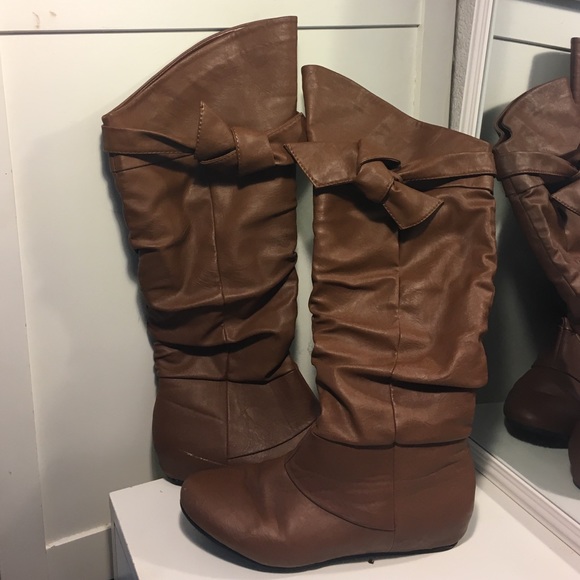 BROWN BOOTS💕