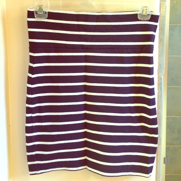 Forever 21 navy and white mini skirt