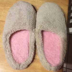 Fuzzy slippers new without tags