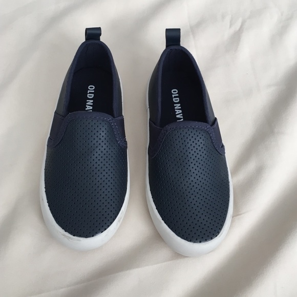 Toddler Boys- slip on Size 7