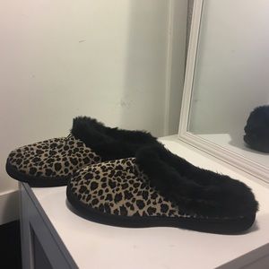 BRAND NEW CHEETAH SLIPPERS