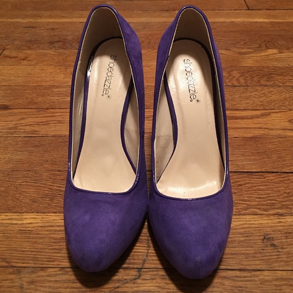 Pumps with Gold Heels