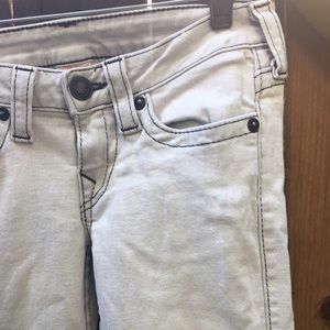 Beautiful white skinny jeans from True Religion!