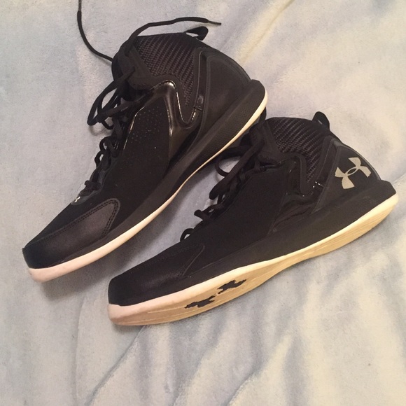 Men's basketball shoes
