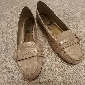 Madison Flats in Opalescent White