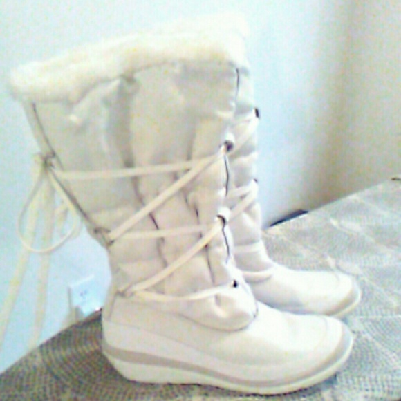 Lined faux fur Timberland lace up snow boots sz 8