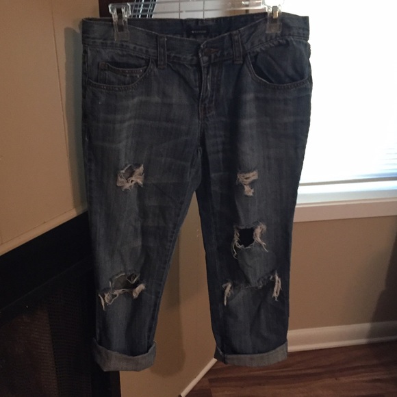 Destroyed denim capris