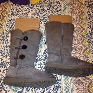 Tall grey Ugg boots