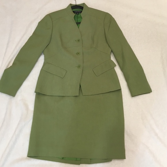 Kasper 2 pics suite in size 4P