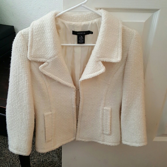 Crop wool blazer