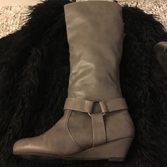 Boots - Picture 3 of 3