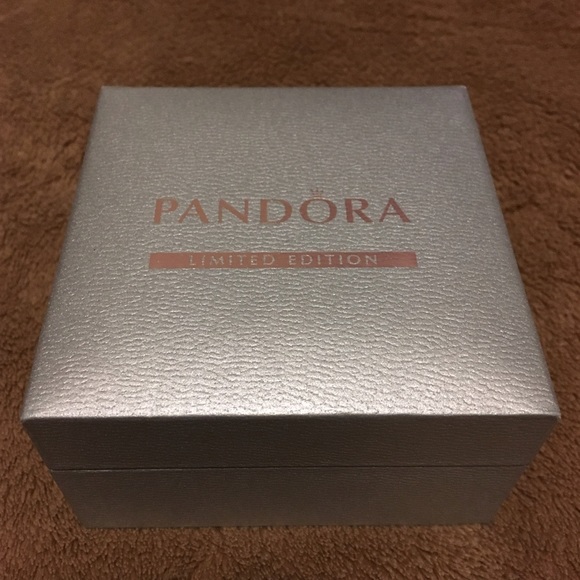 Unique snowflake limited edition bangle by PANDORA - Picture 2 of 7