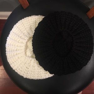 Knitted baret type hat