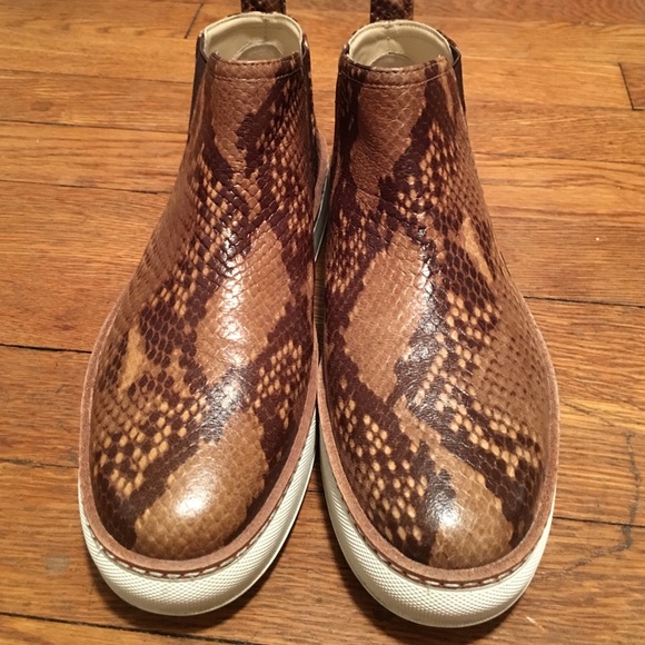 Snakeprint Sneaker