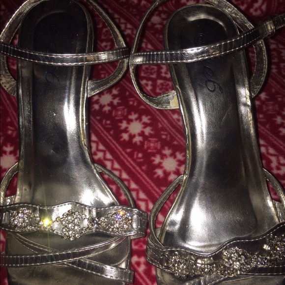 heels - Picture 2 of 3