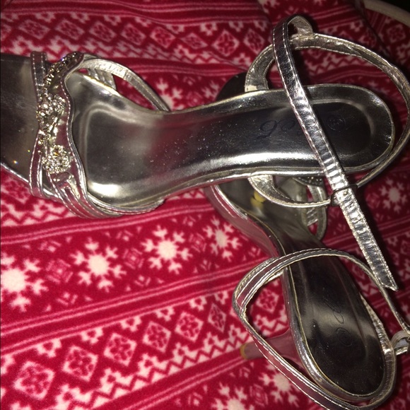 heels - Picture 3 of 3