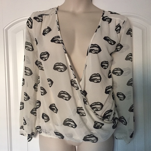 Rock n roll forever, lip cross top