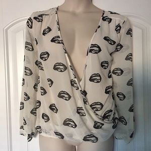 Rock n roll forever, lip cross top