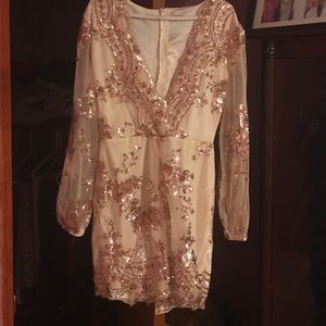 Nye romper! Sequin and deep plunge neck line🌟🌟